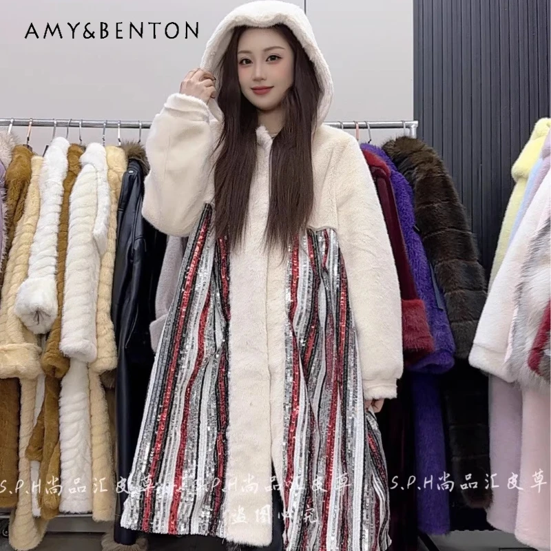 

Пальто женское зимнее средней длины с меховой отделкой, стразами и пайетками, с капюшоном, из искусственного меха, с длинными рукавами, для новогоднего сезона