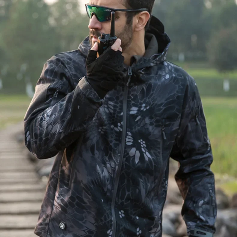 Spring Autumn and Winter Outdoor Windproof and Warm Climbing Shark Skin Soft Shell Assault Suit Windbreaker