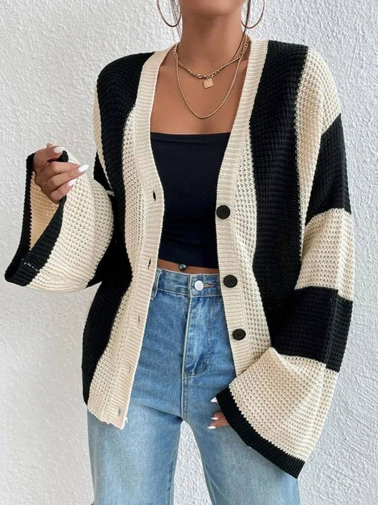 Freeacy 2024 Autumn New Woomen's Buttoned Sweater Contrast Color V-neck Long Sleeves Loose Fit Knit Sweater Cardigan Coats