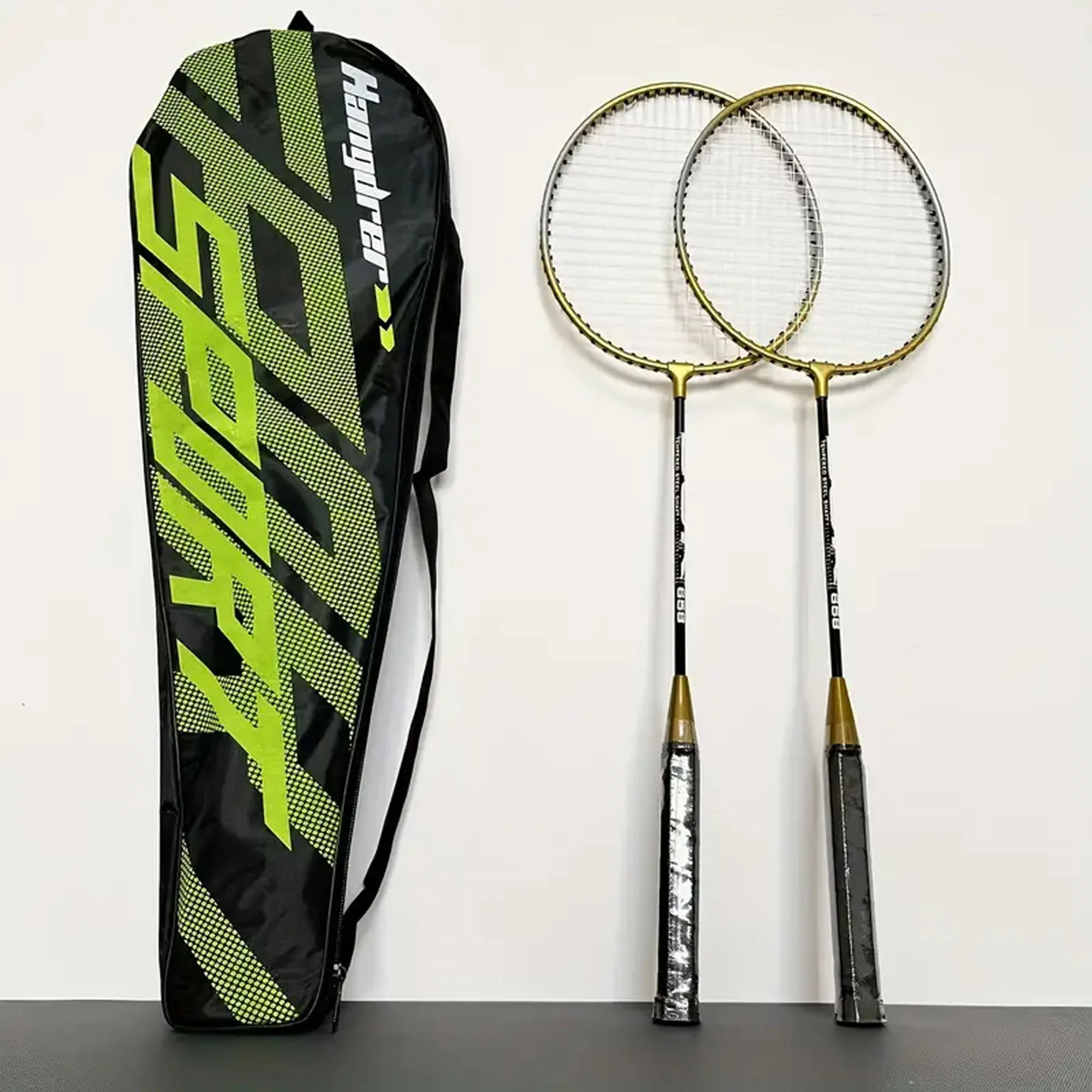 

1 Set (2 Racket + 3 Nylon Badminton + 1 Storage Bag) 205 Black Gold Split Badminton Racket Lightweight and Durable Sports Nylon Grids Iron Alloy Split Double Racket