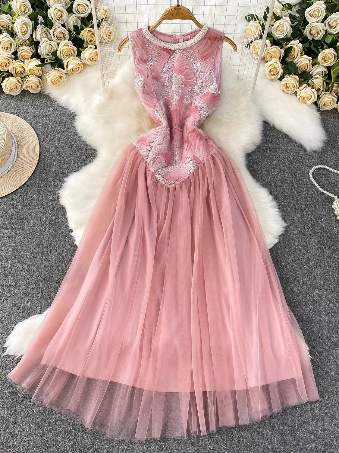 

Elegant Sleeveless Princess Style Dress for Women with Beads High Waist Mesh Skirt Non Stretch Summer Season Color Fastening