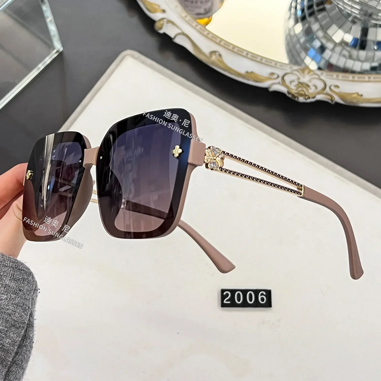 

2024 New Fashion Polarized Diamond Sunglasses Women Brand Oversized Sun Glasses Ladies Luxury Alloy Legs Oculos De Sol UV400