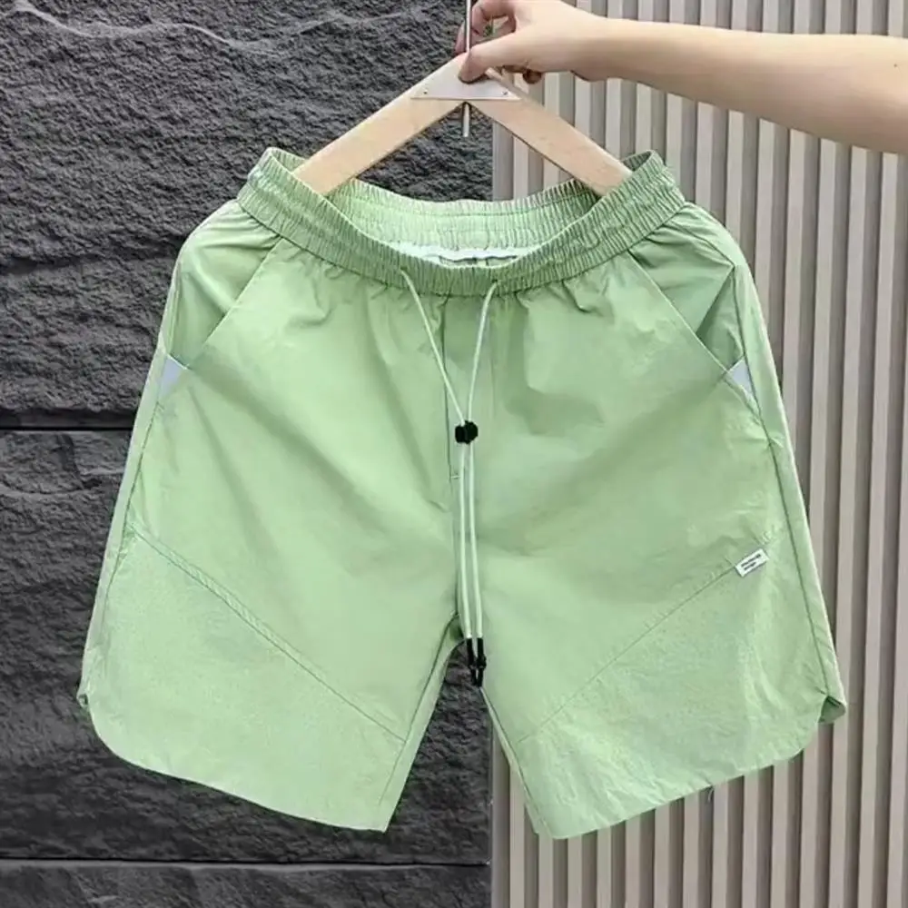 กางเกงกีฬาผู้ชาย ระบายอากาศ แห้งเร็ว รุ่นใหม่ ซัมเมอร์ 2025 ทรงหลวม สไตล์ชายหาดลำลอง ความยาวห้าส่วน