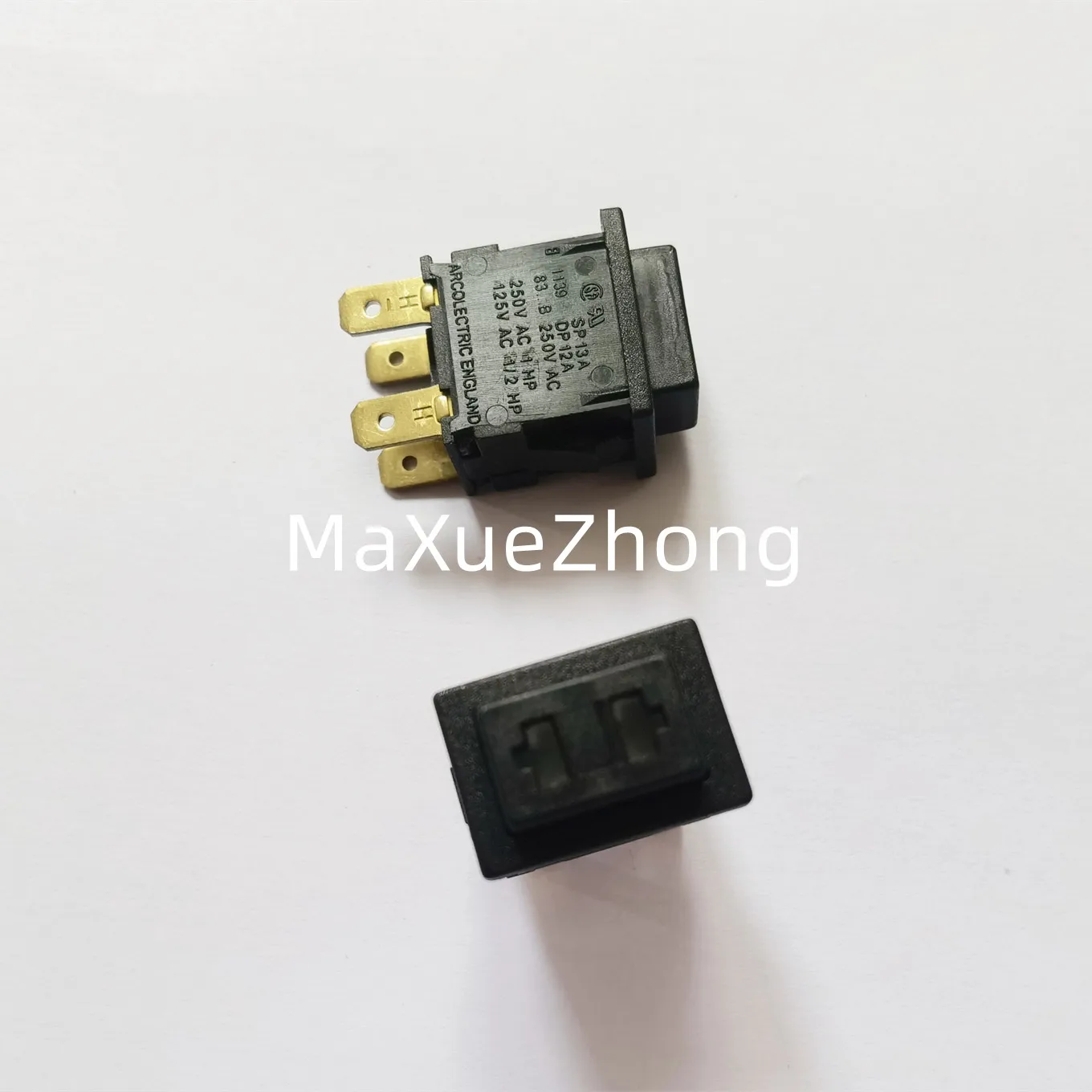 Original new 100% 4RC0LEC7R1C square self-locking button switch 4pin 16A vacuum cleaner power button switch