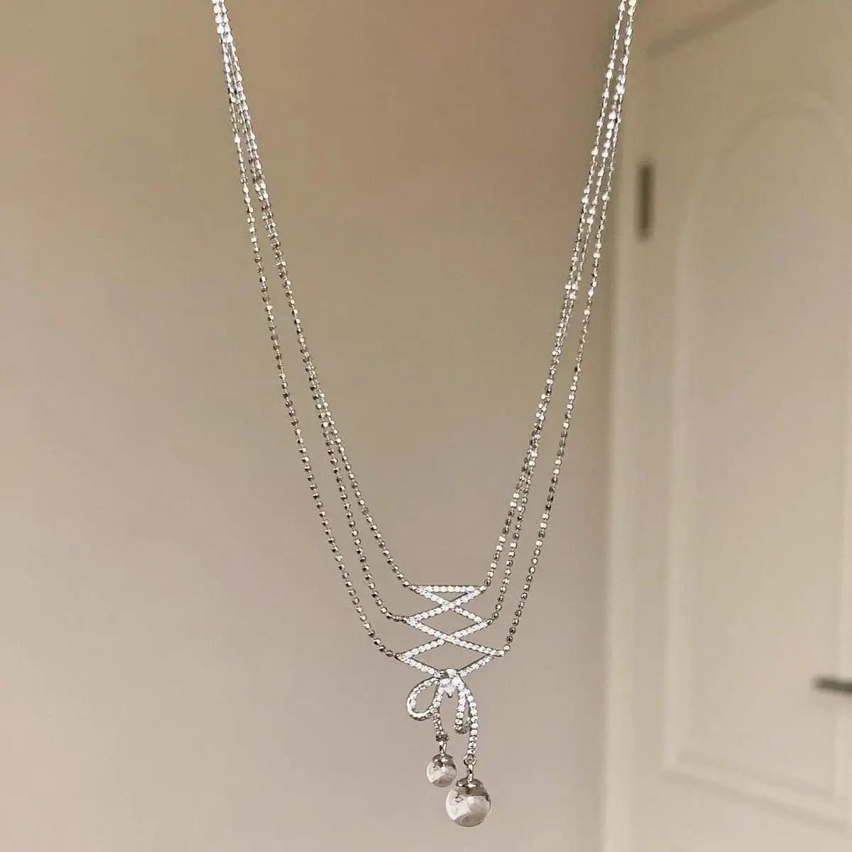 

French retro bow flash diamond pendant necklace niche design sense personality personality retro exquisite necklace