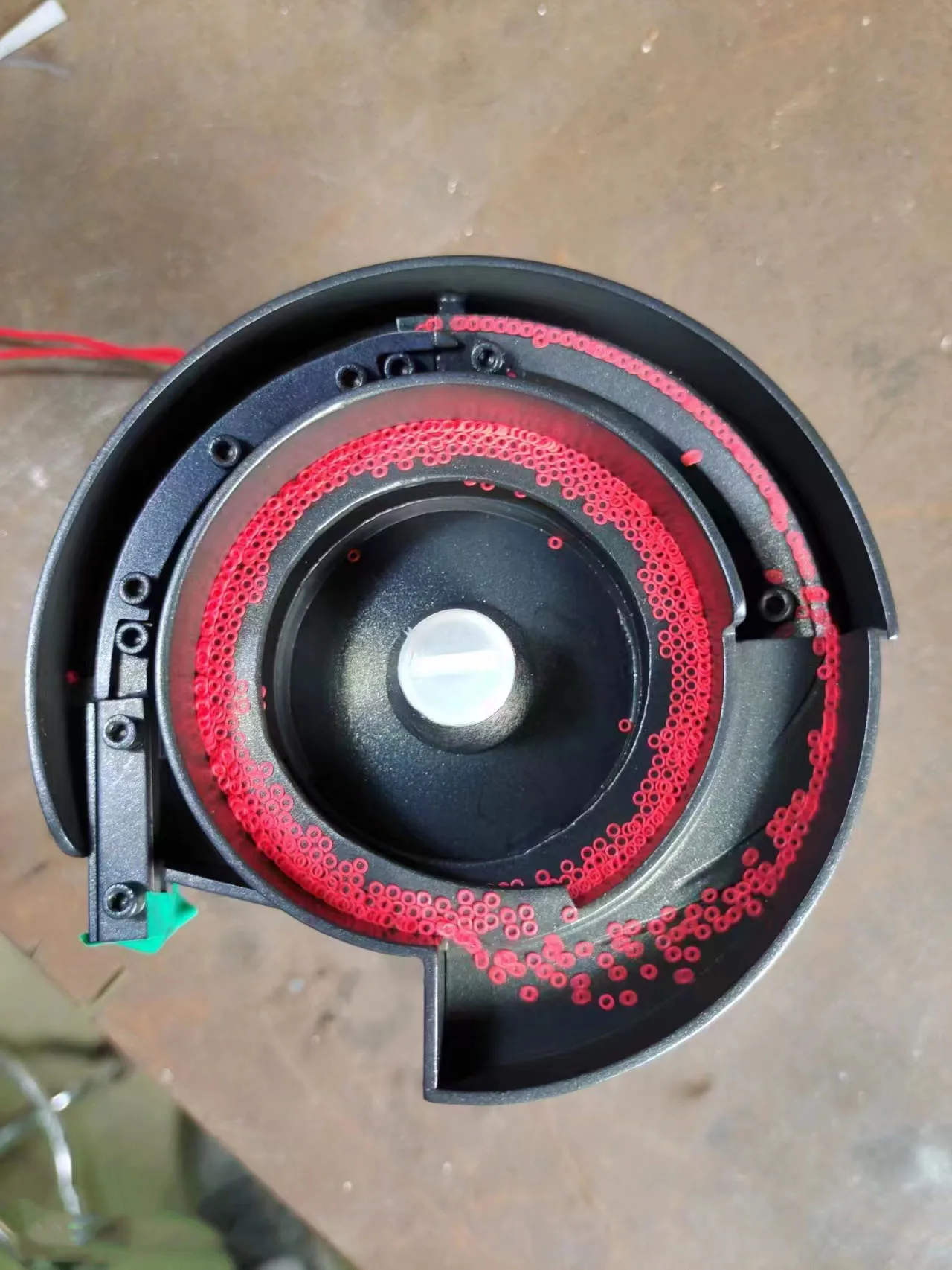 Automatic PLC & Motor Driven Anti-static High Efficiency Vibratory Bowl Feeder With 1 Year Warranty