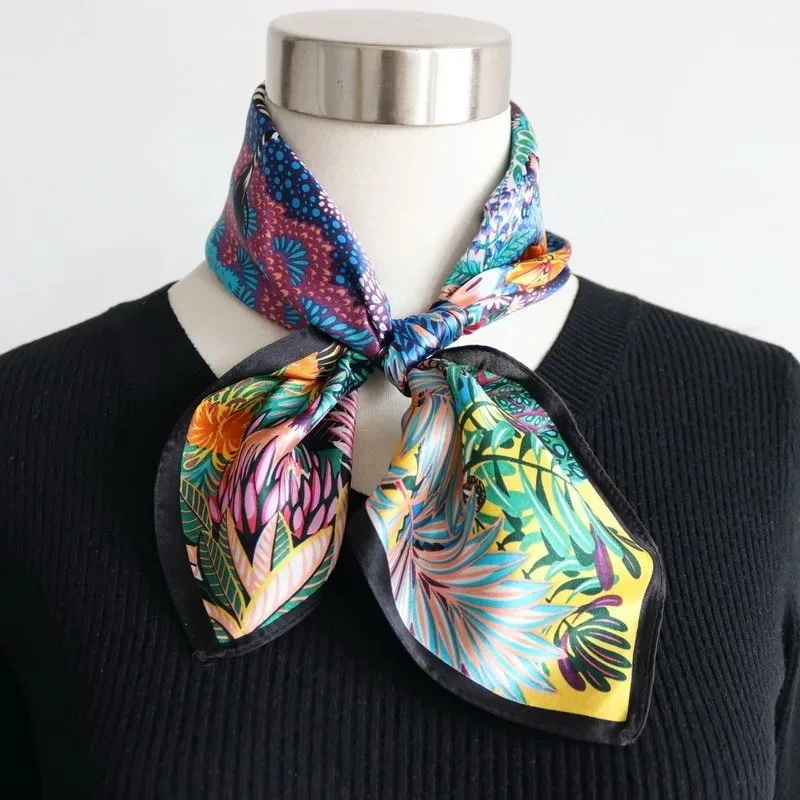 جديد 53x53 سنتيمتر النساء حك وشاح حريري شال الحجاب الحصان تصميم العلامة التجارية ساحة وشاح فاخر باندانا فولارد منديل رئيس الأوشحة