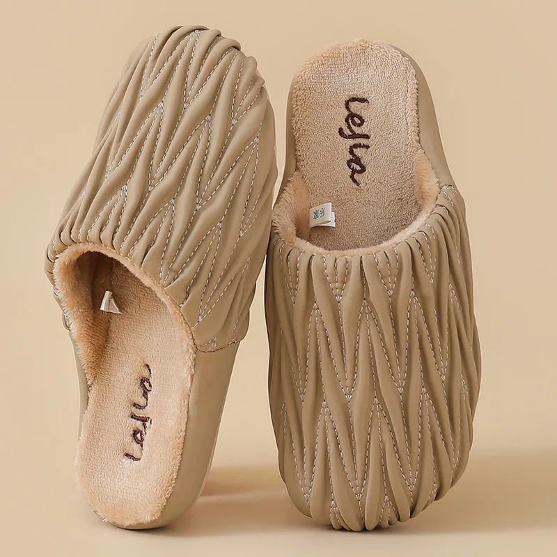 الجملة النعال القطن للنساء الخريف الشتاء داخلي المنزل مطوي زوجين نمط جديد سميكة القاع الدافئة بو الجلود للماء