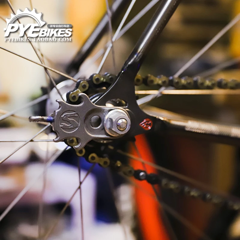 Surly Tuggnut Tensione. for horizontal gropouts Bicycle chain