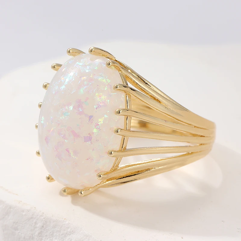 Vintage-Ring für Damen mit Eingelegtem Faux-Opal, Trendiger Goldfarbener Geometrischer Hohler Ring für Alltag und Partys, Jubiläumsgeschenk – Detail 1