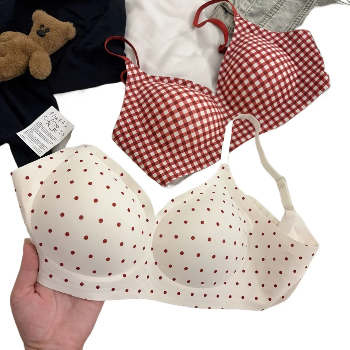 Comfortable and Breathable Red Checkered SeamlessKUCLUTLingerie, Women's Small Chest Gathering and Lifting Bra Without Underwire