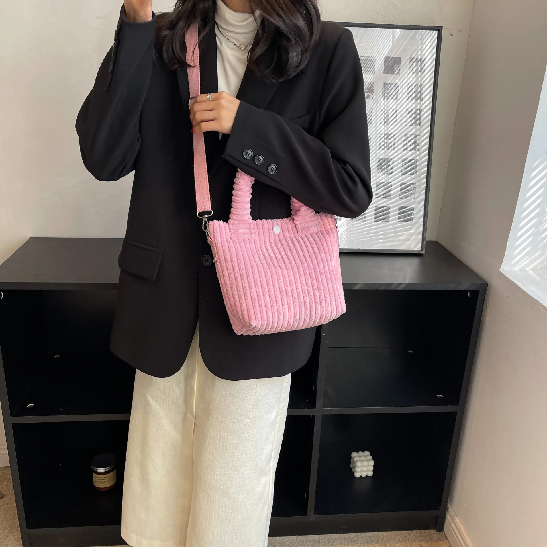 Damen 2026 Herbst-Winter Neuer Stil Koreanische Ins Denim Samt Plüsch Schulter-Umhängetasche Hochwertige Handtasche für Frauen – Detail 22