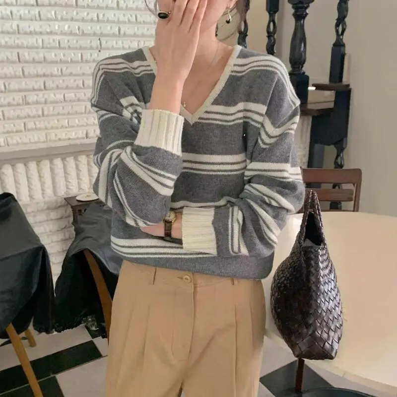 

Модные топы для девушек в стиле кавай: повседневные женские вязаные топы с V-образным вырезом, в полоску, с цветовыми блоками, в корейском стиле, осень-зима