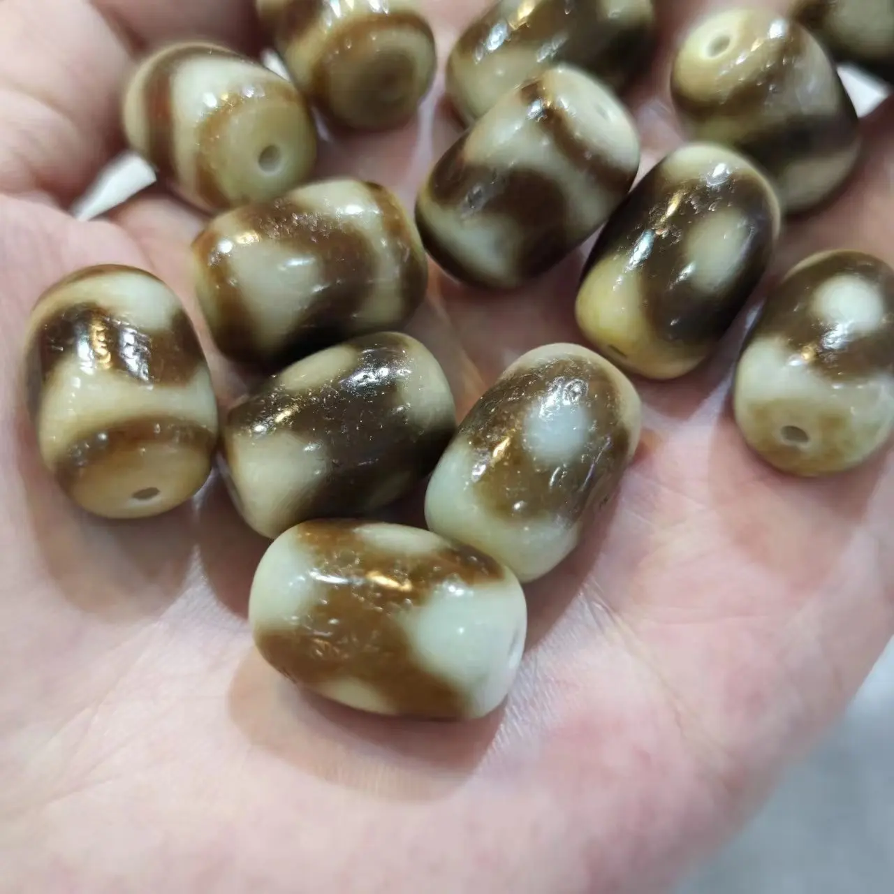 1pcs/lot natural multi-pattern old agate dzi 16*13mm Yellow teeth Weathering lines Accessories jewelry archaic Handmade beads