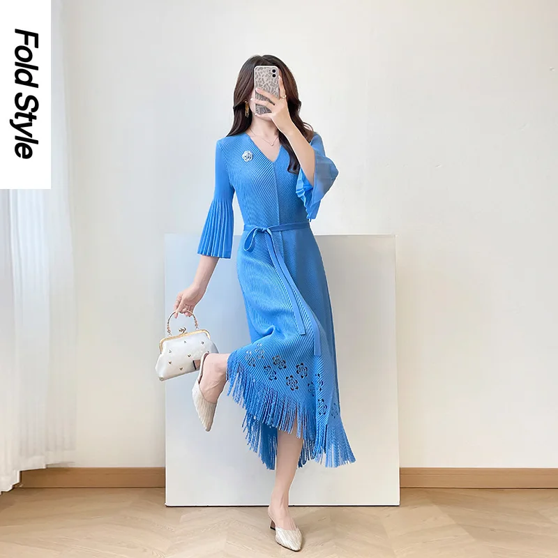 

Miyake, новинка осени 2023, плиссированное платье на шнуровке с V-образным вырезом и розой, женское платье с бахромой