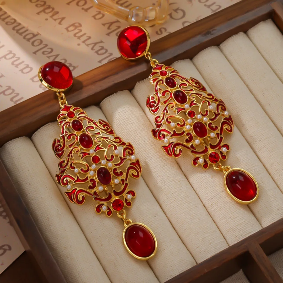 

Enamel color oil French romantic light luxury medieval long earrings