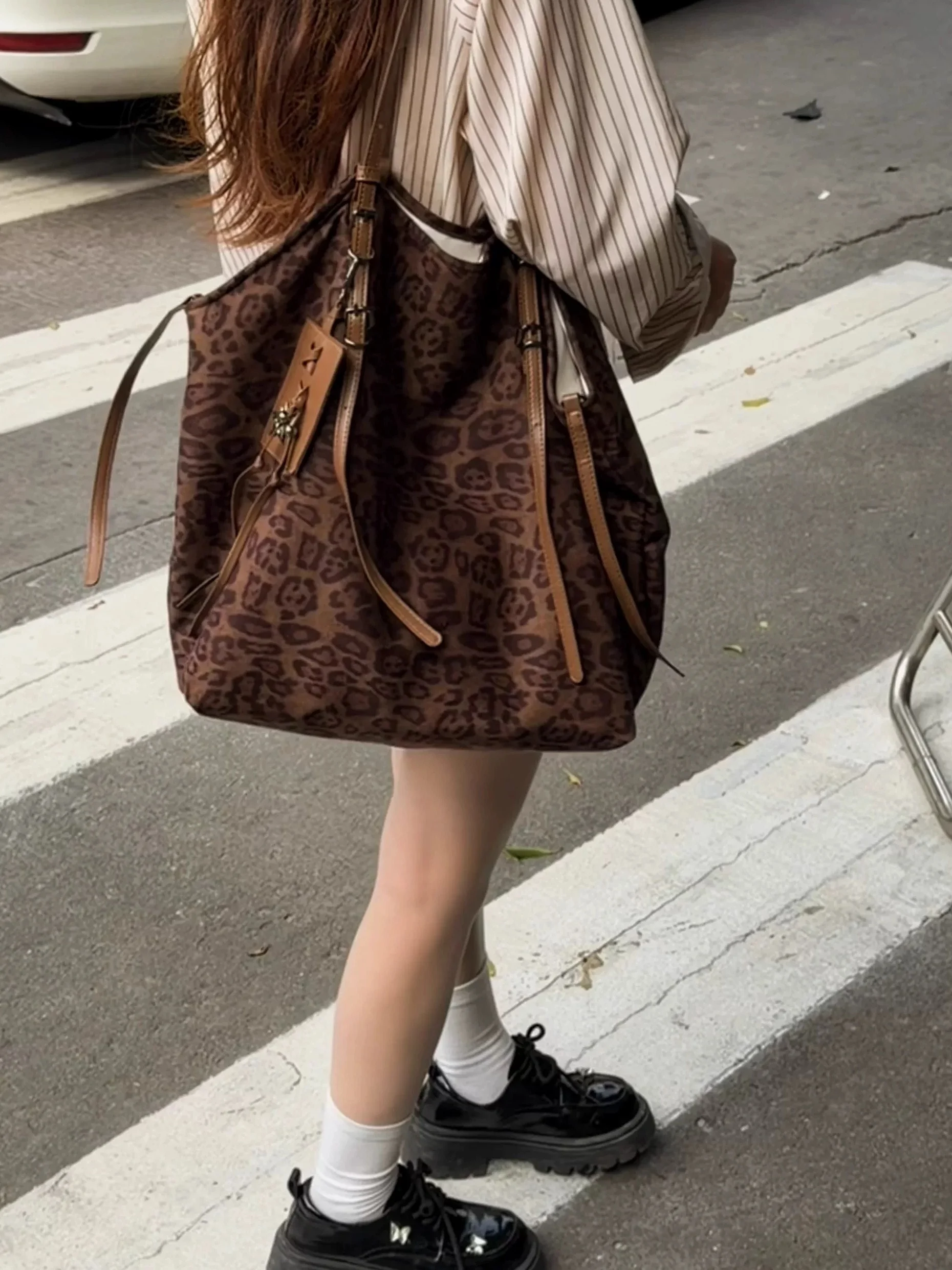 

Pink Leopard Print Large Capaci Commuter Tote Bag Single oulder Bag Casual Sle Faion Trend Underarm Bag by Bai Di Ya