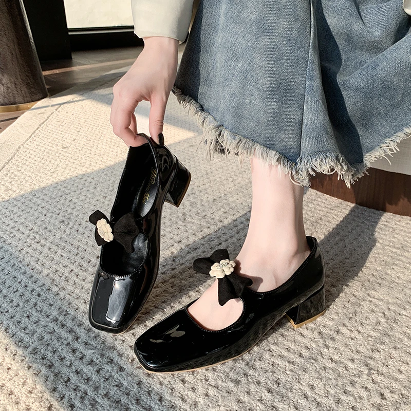 

Женские туфли на высоком каблуке. Модные и удобные женские туфли Мэри Джейн из лакированной кожи. Новинка 2024, женские туфли на одинарном каблуке.