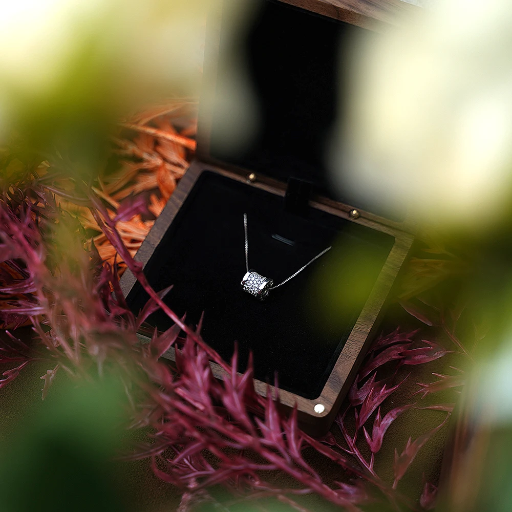 

Ожерелье Деревянная шкатулка Подставка для ювелирных изделий Подставка для браслета Деревянные ожерелья Мольберт Витрина Подарочная гравировка Персонализированная настройка