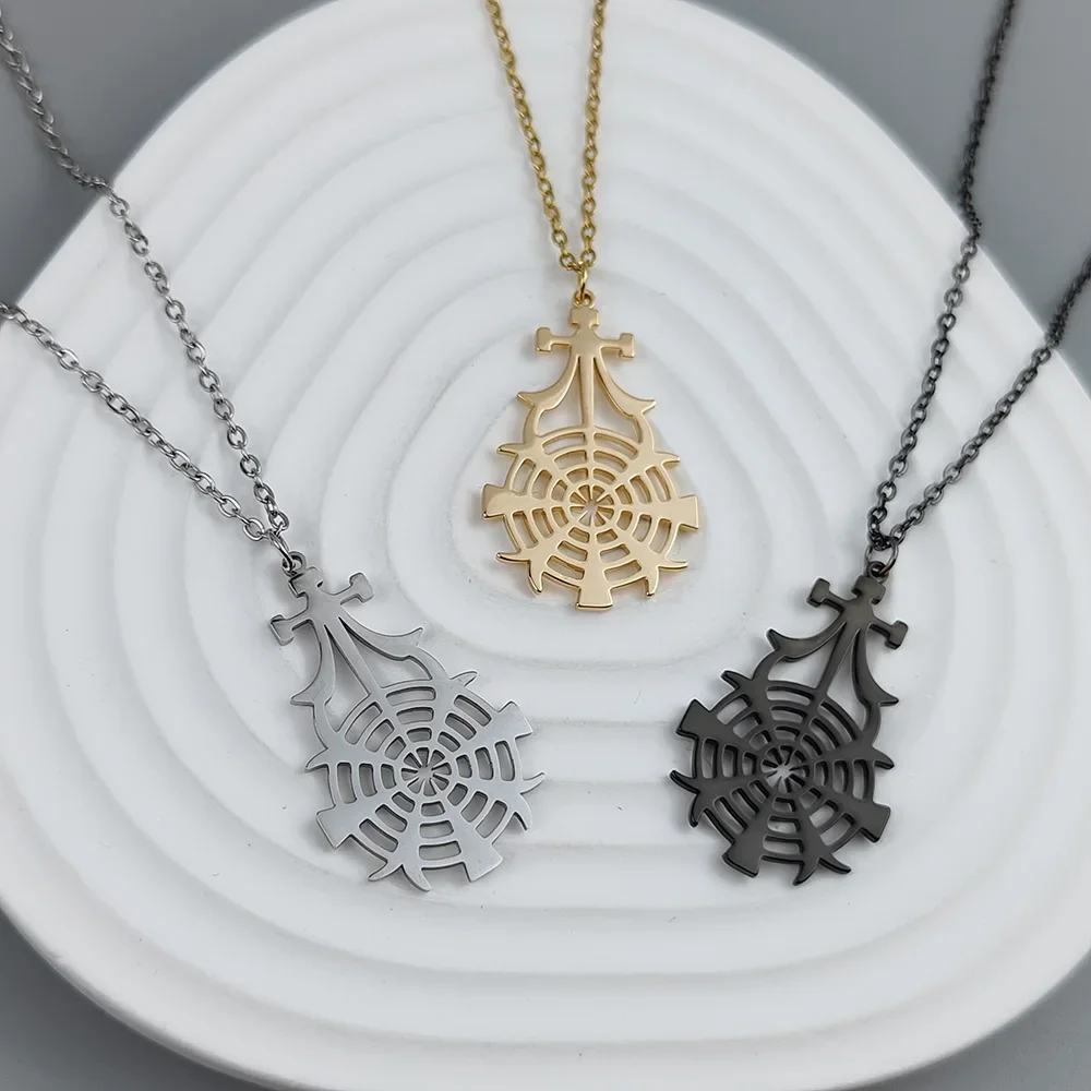 

Personality Spider Web Necklaces For Women Men Gold Plated Jewelry Stainless Steel Hollow Out Pattern Pendant Necklace Gifts