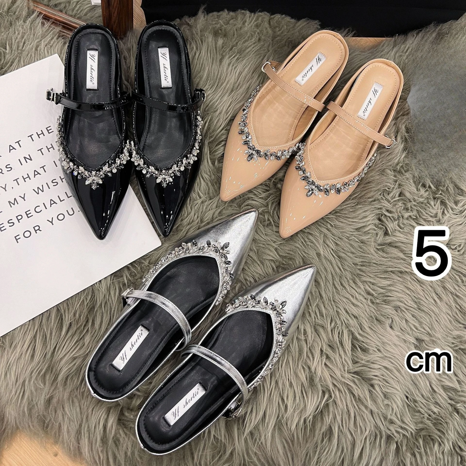 

Новые женские туфли-лодочки из лакированной кожи с острым носком на плоской подошве, украшенные стразами, на одном ремешке, с закрытым носком, на скрытом каблуке 5 см, повседневные, универсальные