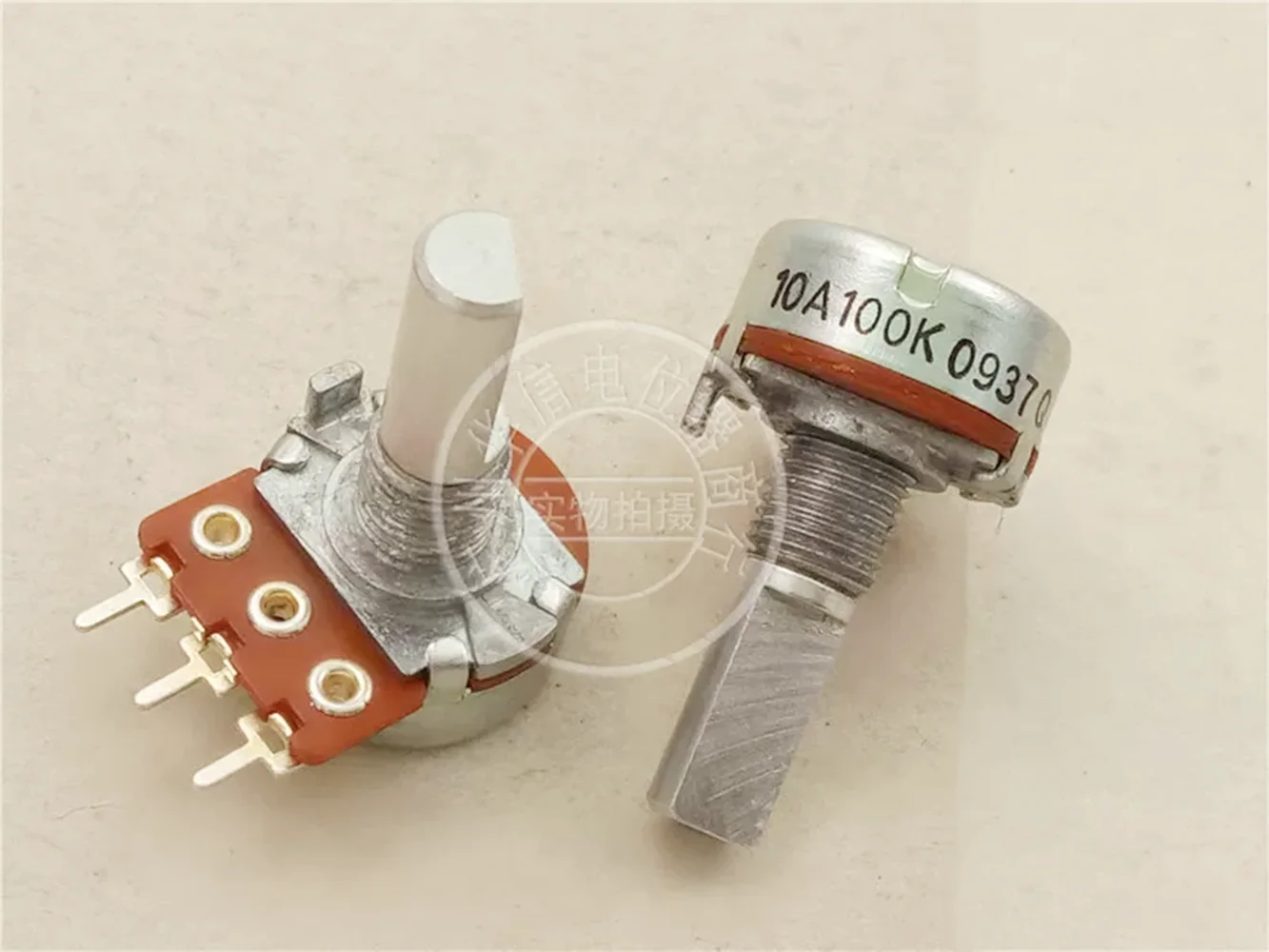 

Оригинальный новый 100% 16 Тип 10A100K моно аудио усилитель потенциометр громкости A100K длина ручки 20MMF (ПЕРЕКЛЮЧАТЕЛЬ)