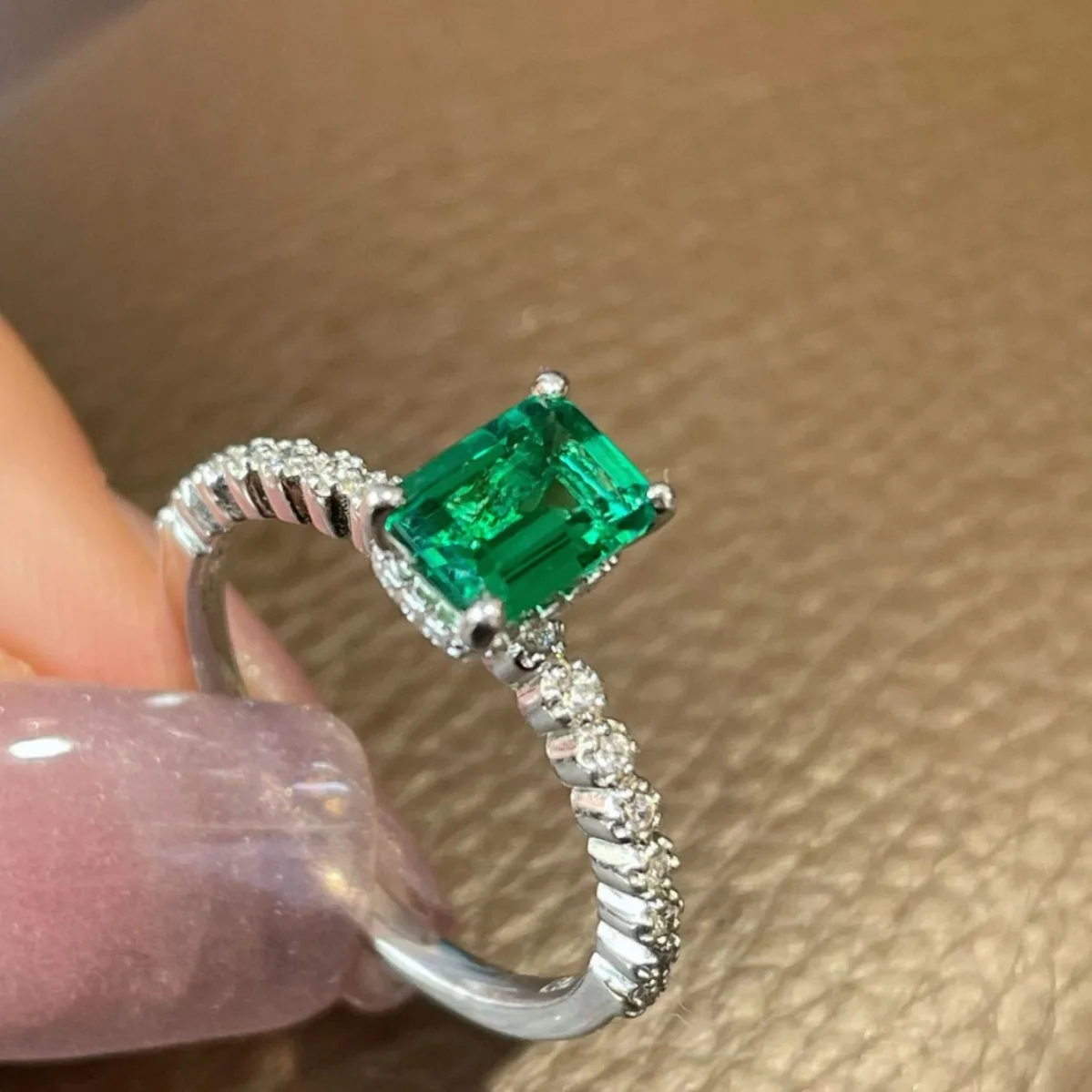 

Кольцо из серебра 925 пробы с синтетическим изумрудом, высокоуглеродистые бриллианты Asscher, ультра блестящее классическое повседневное кольцо