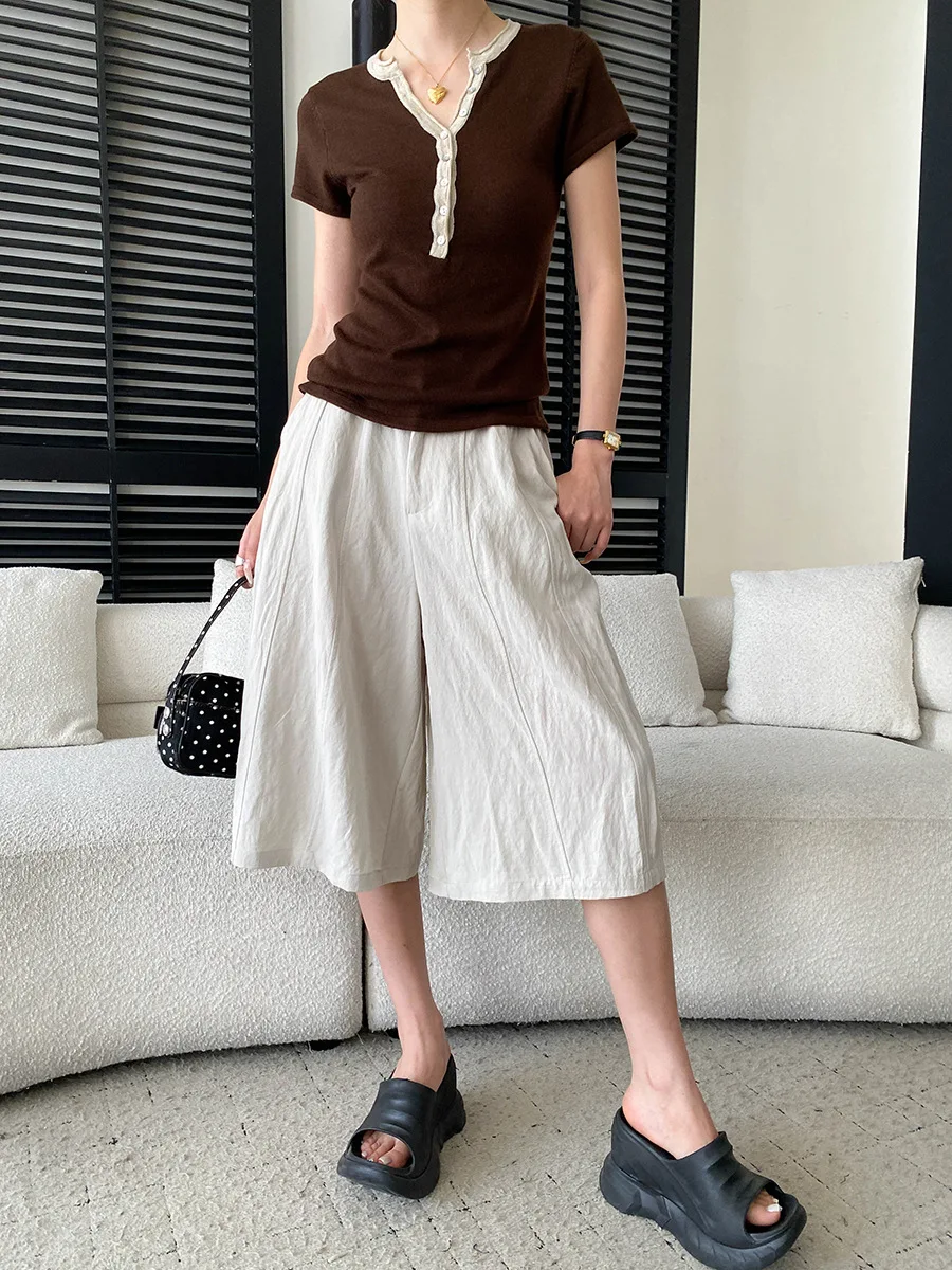 Sommerliche Damen-Freizeithose in einfarbigem Design mit lockerem Schnitt und hohem Bund und weitem Bein. – Detail 32