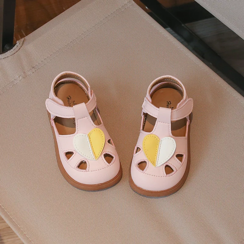 

Новые летние детские сандалии 2026 года для девочек, кожаные сандалии с вырезами, милые, с мягкой подошвой, модные, для малышей, размеры EU21-30