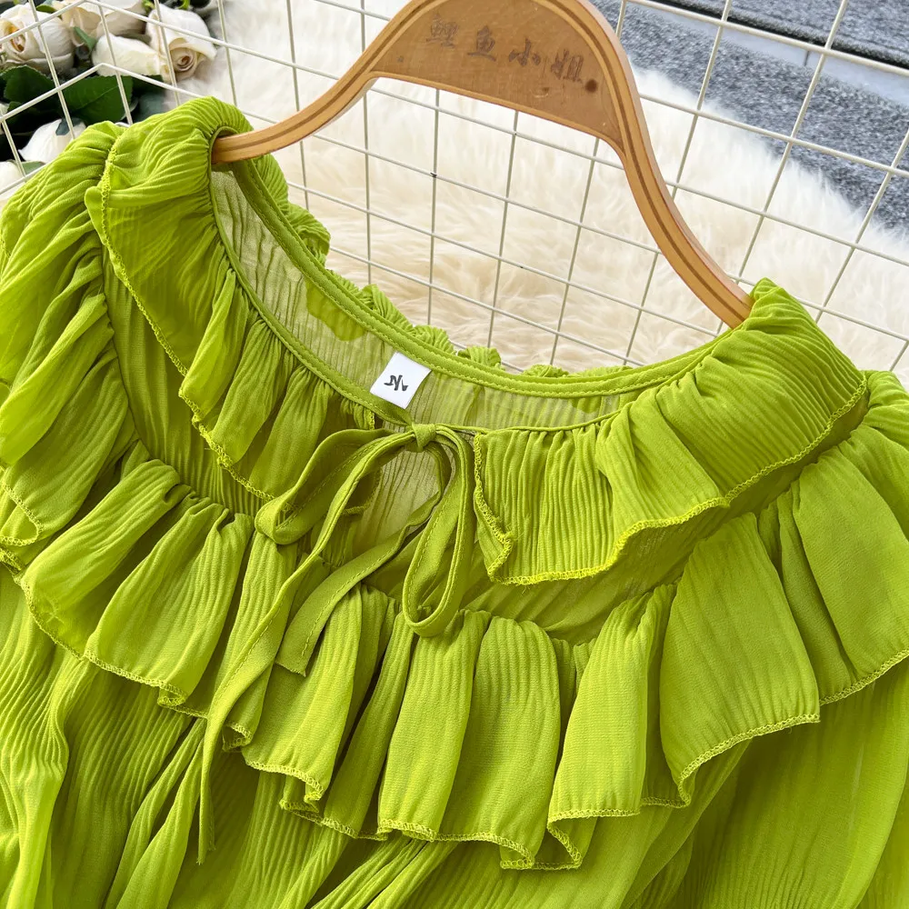 ชุดเดรสระบายสีเขียว/แดง/ม่วงสำหรับผู้หญิง สไตล์โบฮีเมียนฤดูร้อน ชุดเดรสยาวทรงแม็กซี่ แขนพองและกระโปรงหลายชั้น ลายดอกไม้สุดน่ารัก