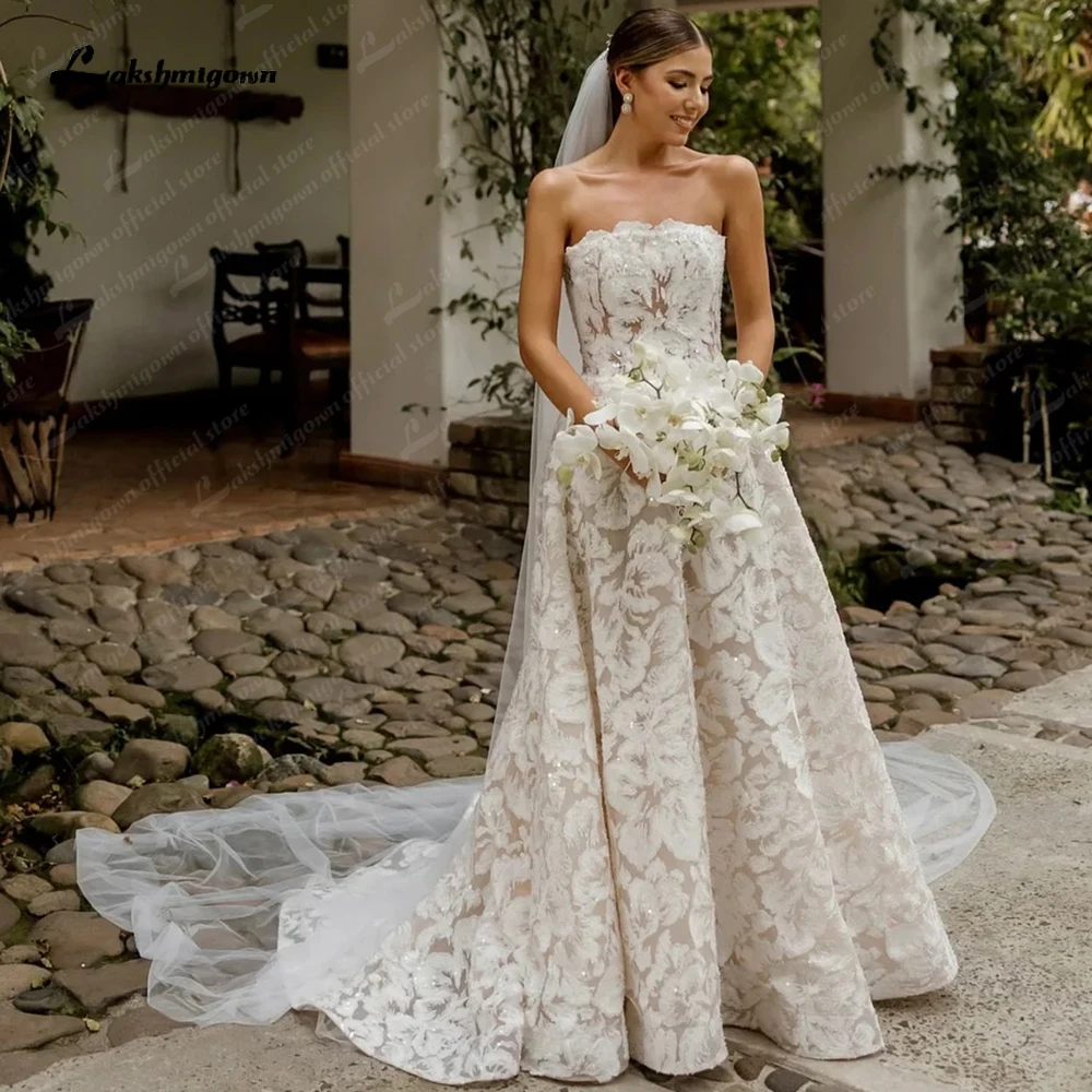 Lakshmigown strapless trouwjurk met volledige kant, prachtige kanten applicaties en bloemen A-lijn bruidsjurk op maat