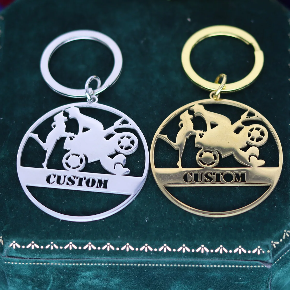 

Брелок для ключей с индивидуальным именем Kiss Car Lover, персонализированные брелки с подвеской из нержавеющей стали для женщин и мужчин, брелок для ключей, ювелирные изделия по индивидуальному заказу