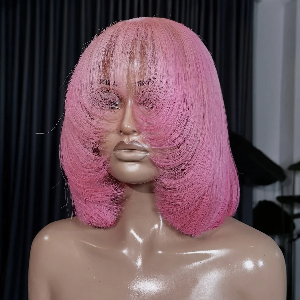 AIMEYA Rosa kurze BOB-Perücke mit Pony, 12 Zoll, geschichtete Lace-Front-Perücken für Frauen, hitzebeständiges Kunsthaar, natürlicher Haaransatz