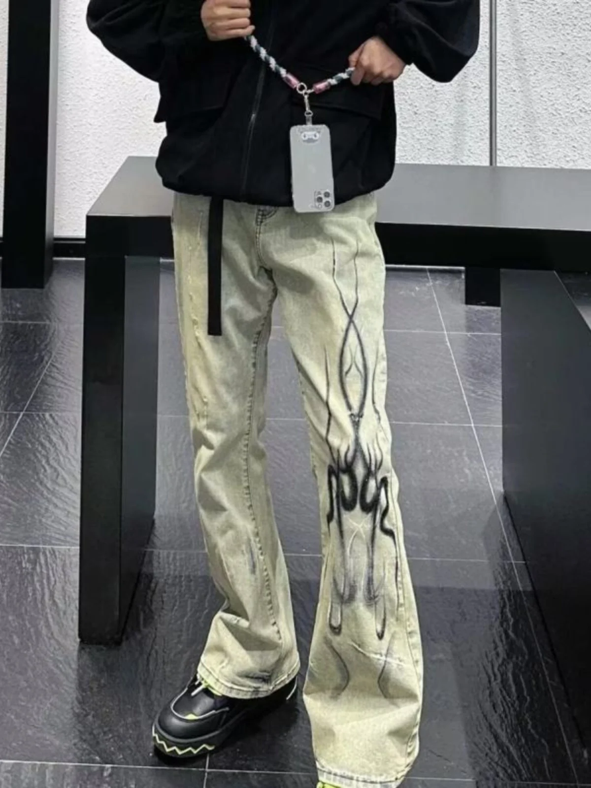 

Мужские джинсы American Retro Blue Flame Residual Denim: прямые брюки CleanFit с легким клешем и оригинальным дизайном