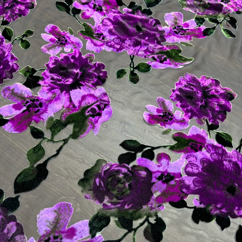 tissu-de-soie-brulee-de-140-cm-de-large-velours-de-murier-pour-robe-de-mode-fond-noir-fleurs-violettes-elegant-legerement-design