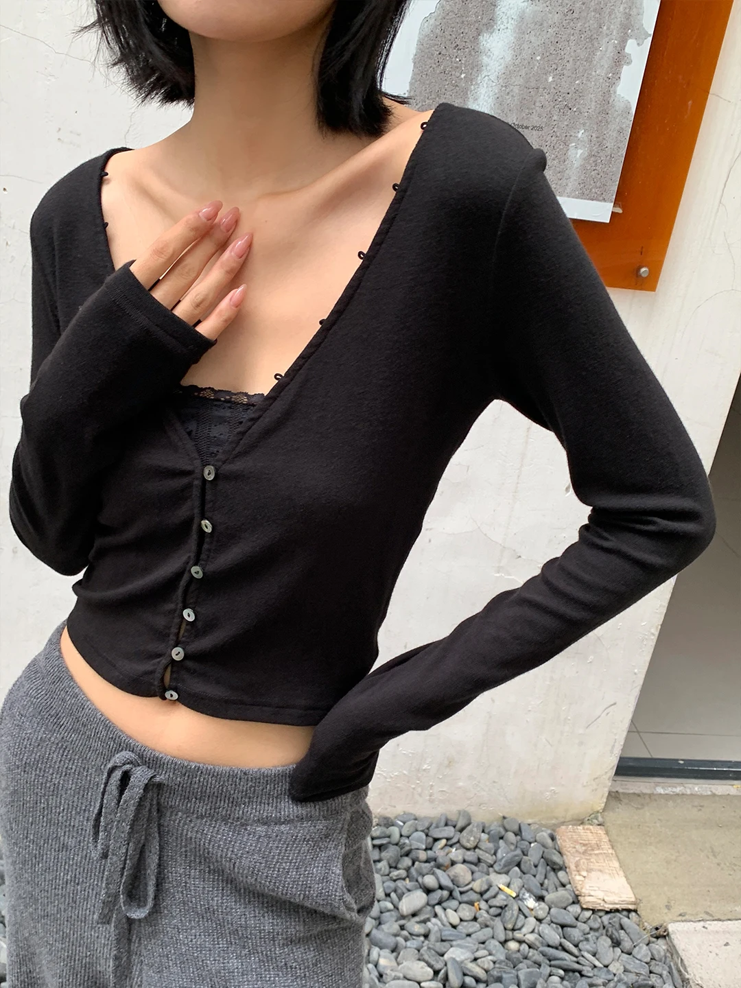 

ZOCHEEO Sexy Long Sve Basic T-irt Elastic Slim Fit Pure Color Knitted Top Korean Sle Commute Faion V-ne ort Length