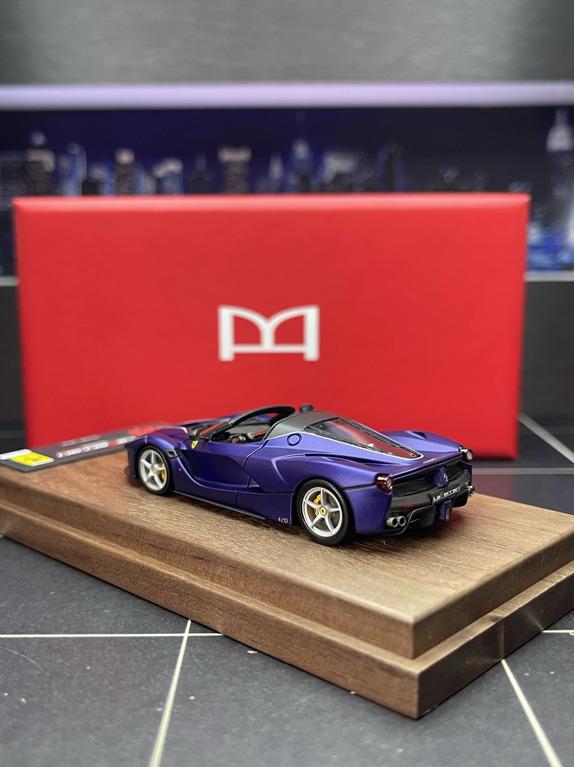 Diecast DMH Scala 1:64 Ferrari Rafale Resina Edizione Limitata Modello di Auto Giocattolo Da Collezione Regalo Souvenir Display Ornamento