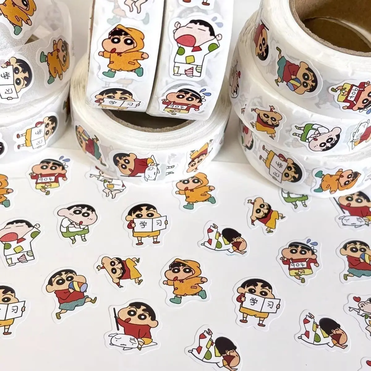 Crayon Shin-chan Cartoon Niedliche Schüler-Spiralaufkleber Kawaii 500 Stück DIY Dekoration Graffiti-Aufkleber Anime-Merchandise Großhandel – Detail 3