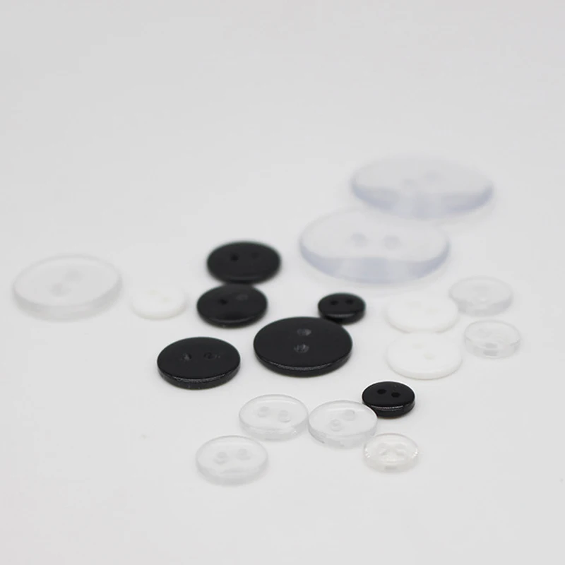 50 sztuk/zestaw 2 otwory przezroczyste przyciski z żywicy białe małe okrągłe guziki na garnitur sweter DIY szycie odzieży bielizna czarny guzik