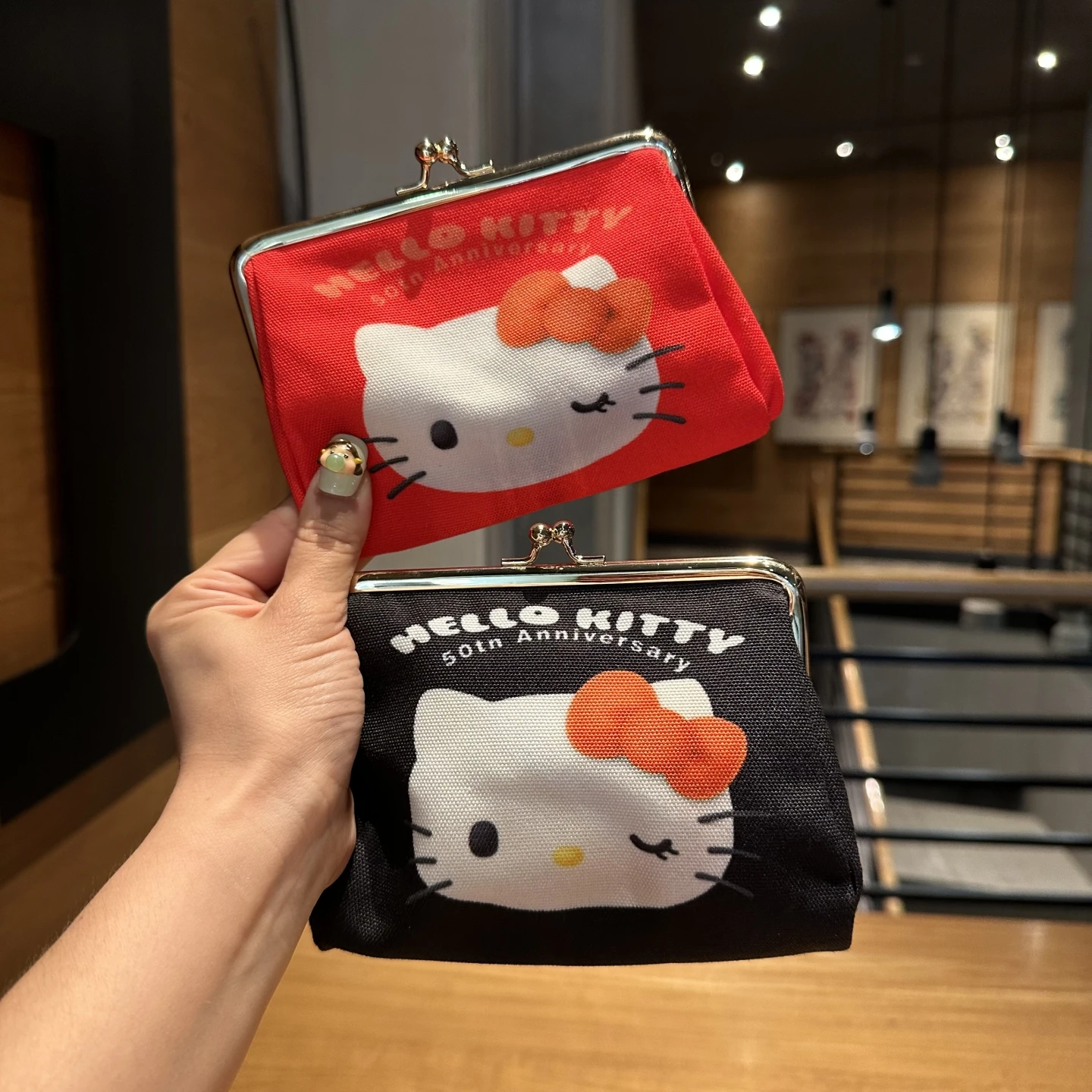 Hello Kitty urocza kreskówkowa kosmetyczka z nadrukiem mini wykwintna kosmetyczka na drobiazgi szminka słuchawki przenośne przechowywanie dla kobiet prezent urodzinowy