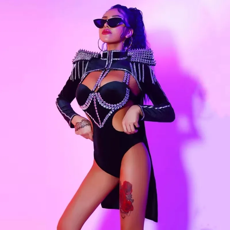 Catene con rivetti neri da donna Mantello Body 2 pezzi Abbigliamento per squadra di danza jazz Bar Discoteca Cantante Ballerino Costume per spettacoli teatrali