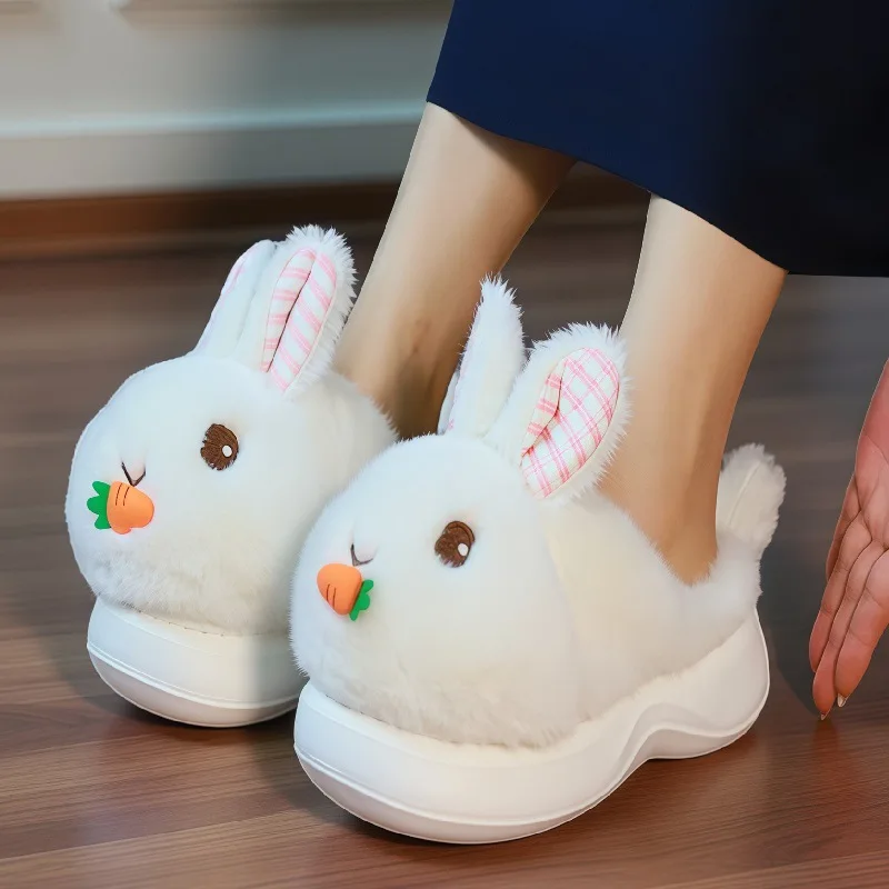 Nouvelles chaussures à talons hauts 5,5 cm pour femmes, chaussons d'intérieur d'hiver 2026, mignonnes pantoufles en fourrure lapin mangeur de lapin, cadeau kawaii pour filles, chaussures rehaussantes