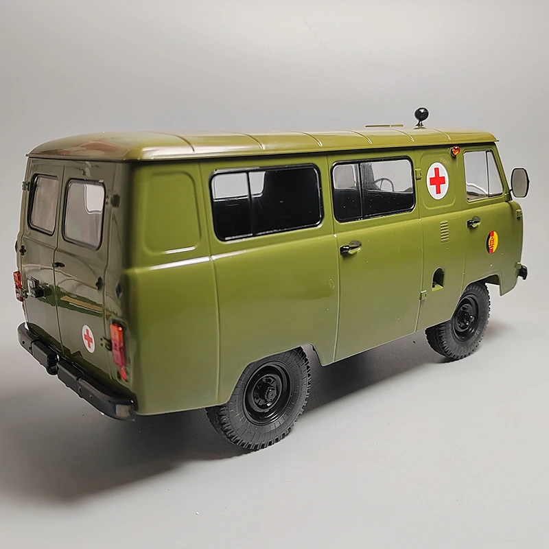 1:18 Scale Diecast Alloy East German UAZ-452 Military Ambulance Van Toys Cars Model Classics Adult Souvenir Gifts Static Display