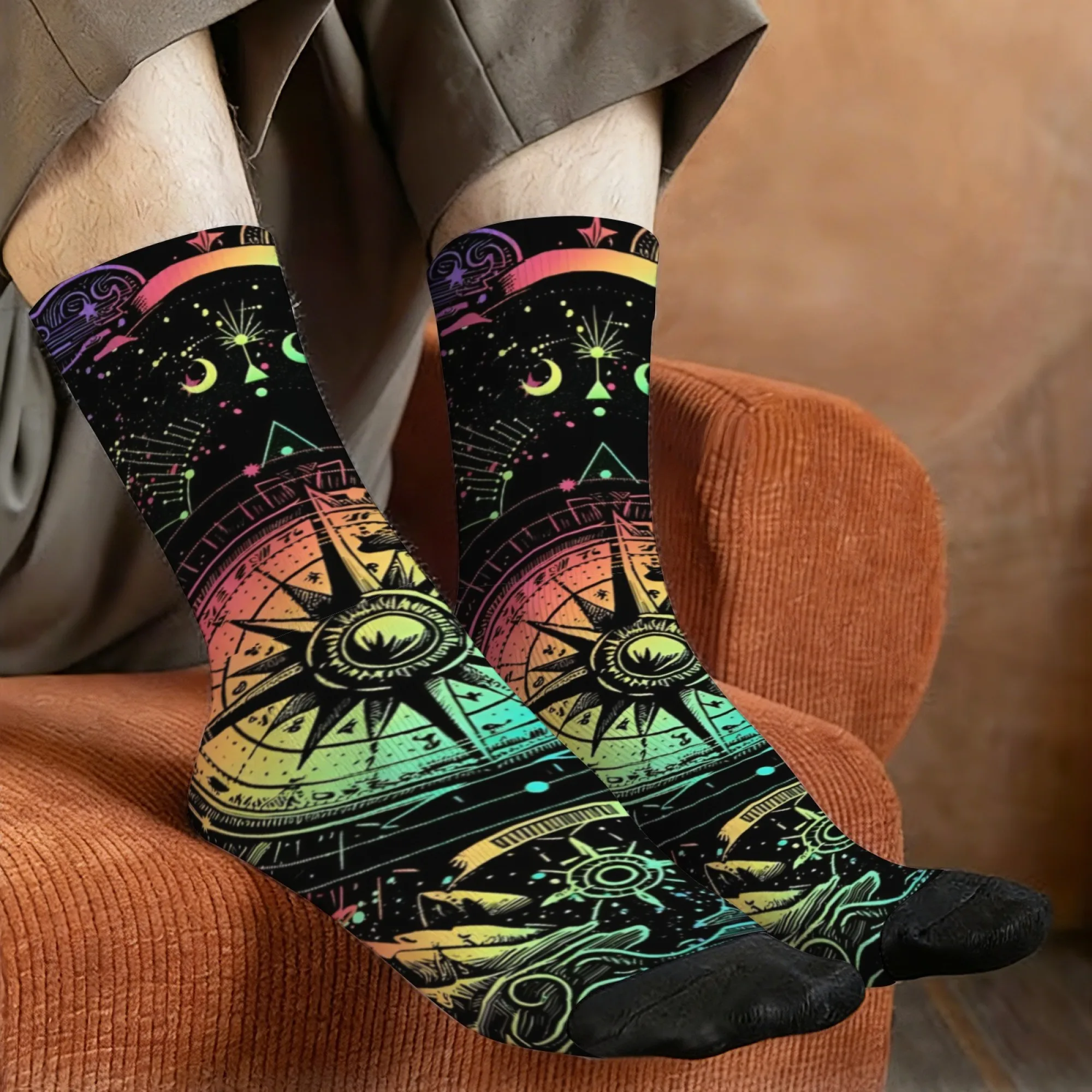 Schillernde mystische Astrologie-Crew-Socken, Socken mit Kompass-Stern- und Mond-Aufdruck, Geschenk für Mystik und farbenfrohe Enthusiasten im Nischenstil