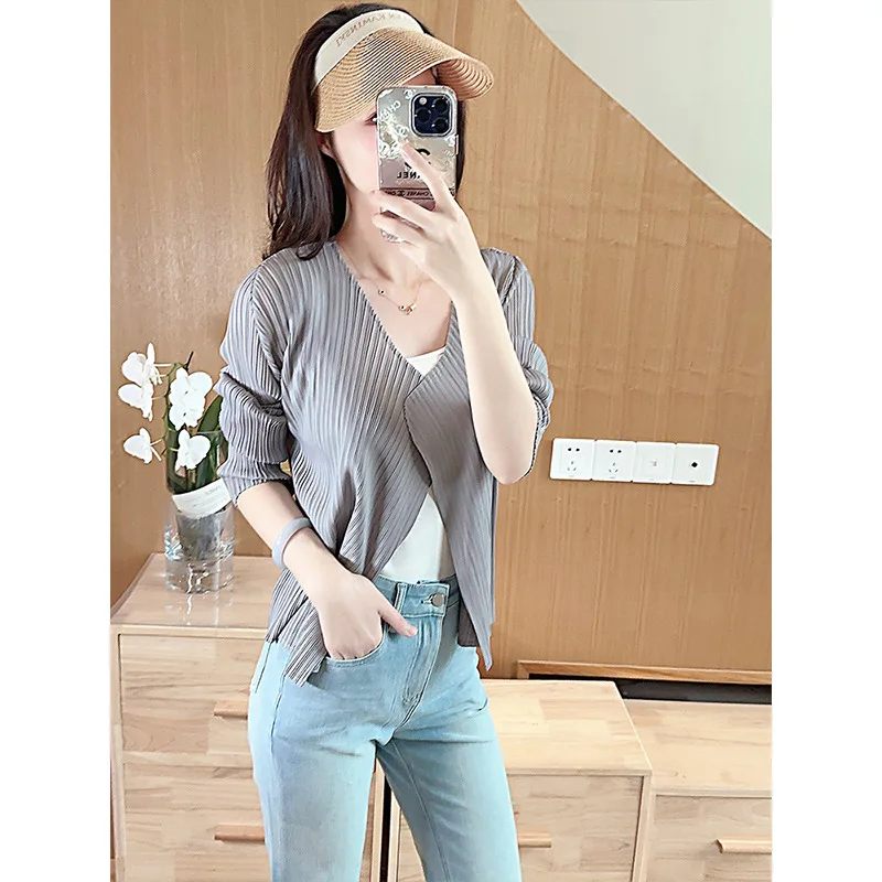 

Casual Women's Short Jacket Miyake 2025 Summer New Fashion Versatile Simple Temperament Pleated Long-sleeved Cardigan Tops