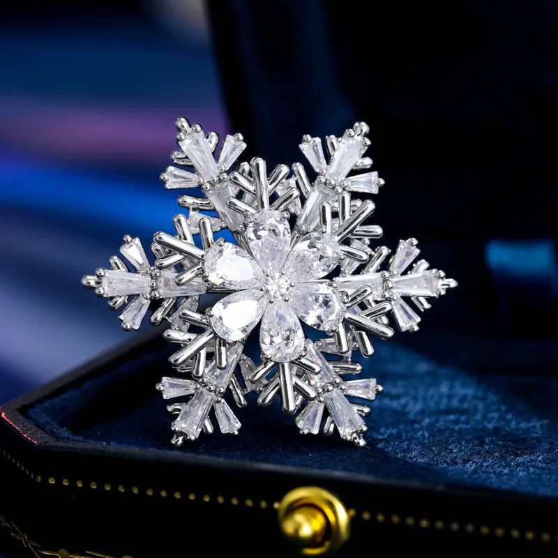 

Autumn Winter Suit Coat Accessories High-end Brooch Copper Inlaid Zirconia Niche Design Double-layer Rotatable Snowflake Brooch