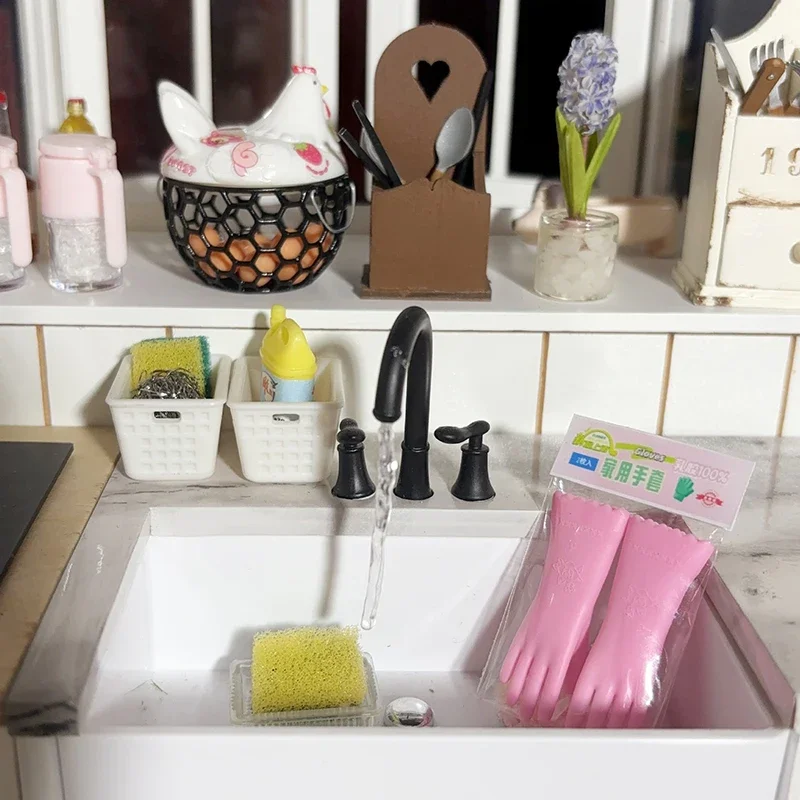 1 paio di guanti di gomma in miniatura per casa delle bambole Simulazione Guanti per pulizia lunghi Decorazioni per la cucina delle bambole 1:12 Accessori per mobili per casa delle bambole