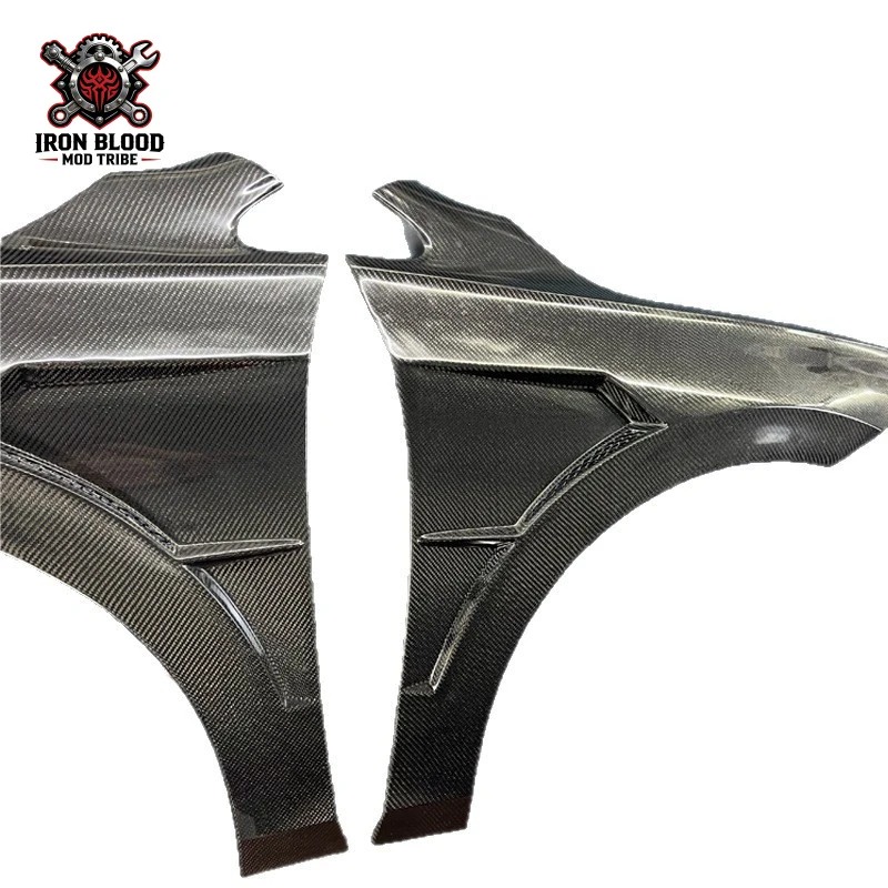 

Suitable for MK8 Gti R is Volkswagen 8th generation fenders, Golf 8 wet carbon fiber fender modification