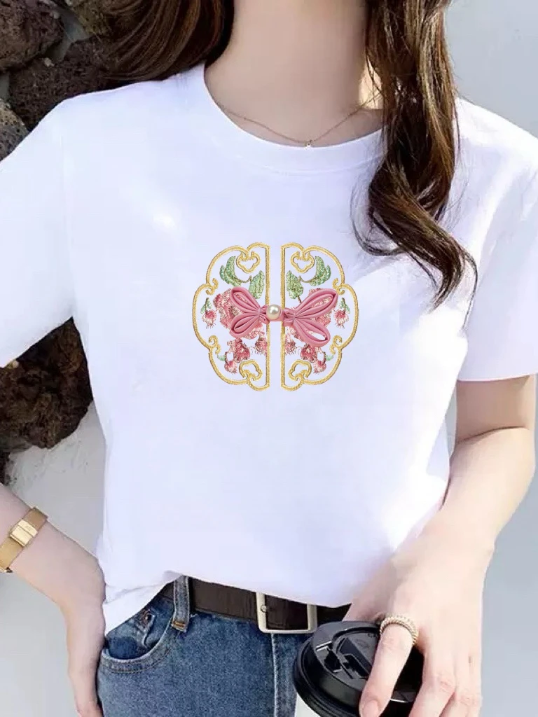 

Женская футболка с коротким рукавом и принтом в повседневном стиле, свободный крой, круглый вырез, универсальный топ, летняя мода для мам, из полиэфирного волокна, повседневная.