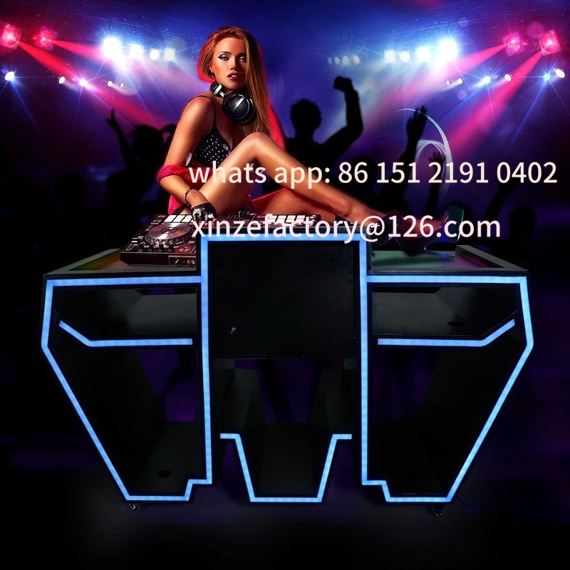 Stół DJ-owski z możliwością personalizacji, stół mikserski, sprzęt PARTYK, bar w kształcie litery M, specjalny barowy stół świetlny w kształcie litery M.